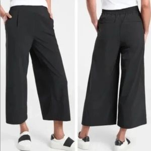 Athleta Brooklyn Wide Leg Crop Pants Black Size 6.